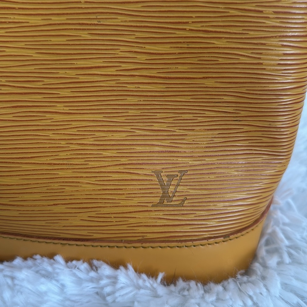 Louis Vuitton Vintage Handbag Yellow Epi Alma Leather (will include storage bag) - Picture 5 of 16